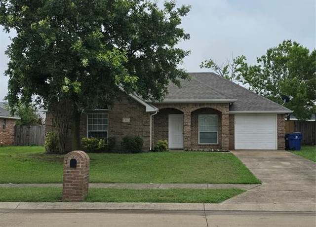 Property at 632 Oliver Ln, Waxahachie, TX 75165, 3 beds, 2 baths
