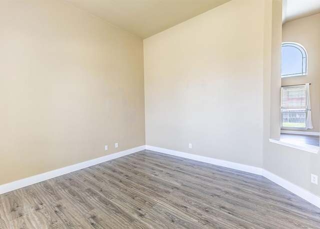 Property at 1464 Summerhill Dr, Carrollton, TX 75007, 4 beds, 2.5 baths