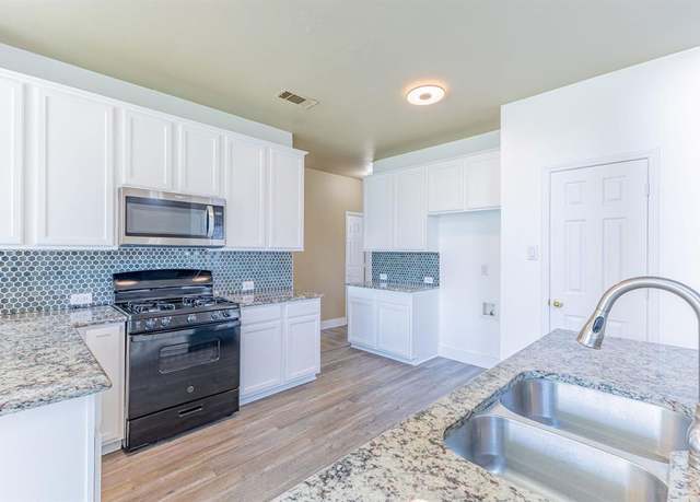 Property at 1464 Summerhill Dr, Carrollton, TX 75007, 4 beds, 2.5 baths