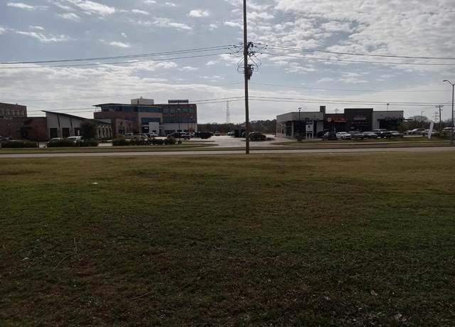 Property at 320 W Hidden Creek Pkwy, Burleson, TX 76028