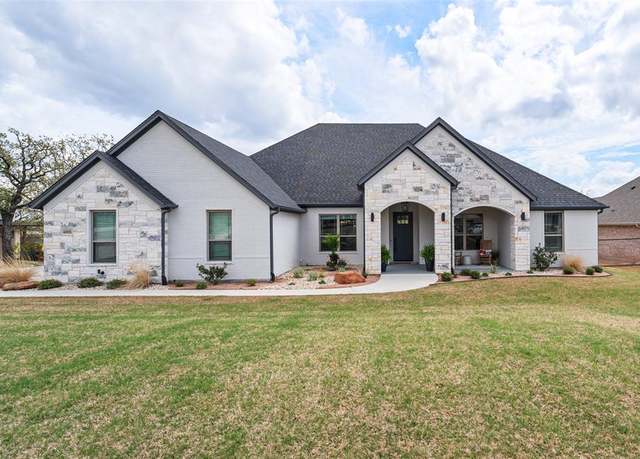 Property at 4005 Pinnacle Rdg, Granbury, TX 76049, 4 beds, 3 baths