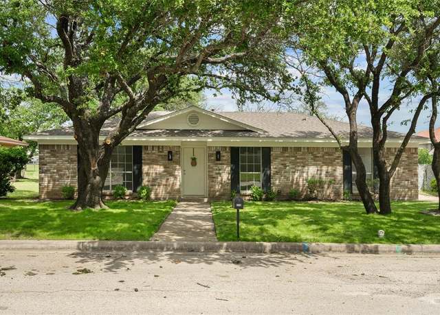 Property at 118 Mockingbird Ln, Hillsboro, TX 76645, 4 beds, 2 baths