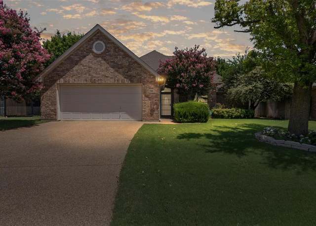 Property at 7501 Bunker Ct, Benbrook, TX 76126, 3 beds, 2.5 baths