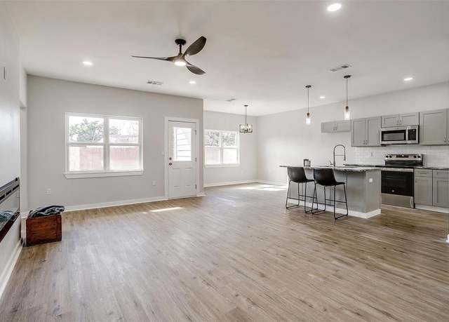 Property at 2604 Creekview Dr, Granbury, TX 76048, 3 beds, 2 baths