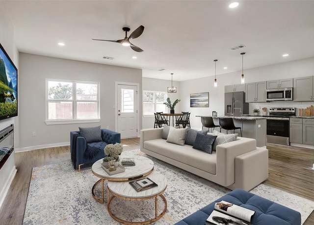 Property at 2604 Creekview Dr, Granbury, TX 76048, 3 beds, 2 baths
