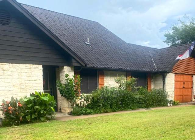 Property at 4810 Windy Heights Ct, Granbury, TX 76048, 3 beds, 2 baths