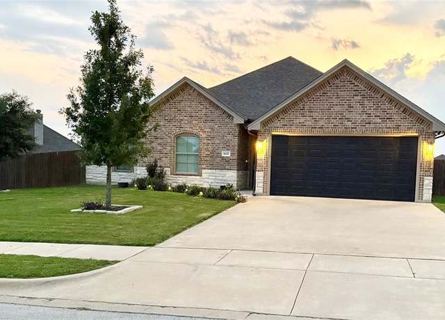 Property at 1610 Summercrest Dr, Cleburne, TX 76033, 3 beds, 2 baths