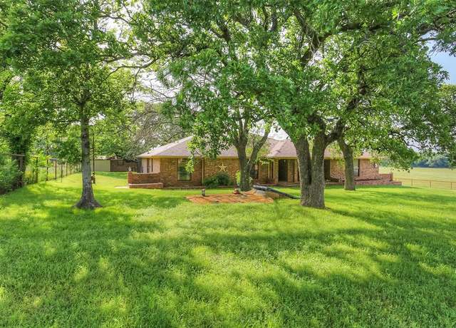 Property at 1500 Walnut Creek Dr, Springtown, TX 76082, 3 beds, 3 baths