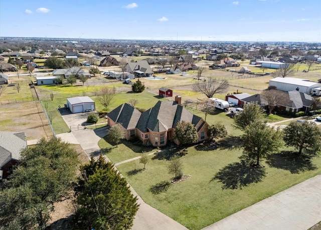 Property at 10979 Jennifer Cir, Forney, TX 75126, 4 beds, 2.5 baths