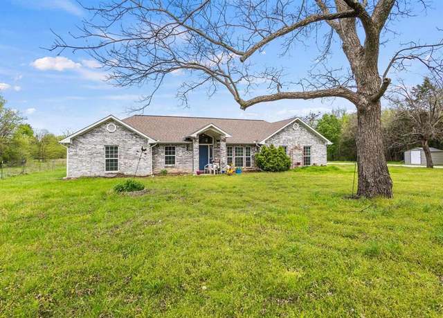 Property at 1252 W 12th St, Bonham, TX 75418, 3 beds, 2 baths