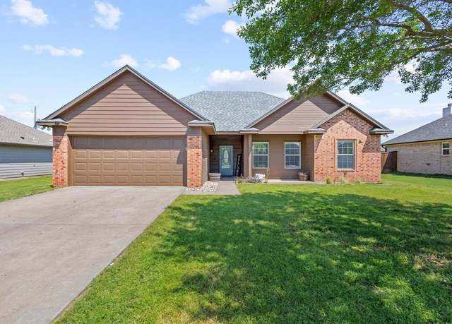 Property at 704 Katy Ln, Whitewright, TX 75491, 3 beds, 2 baths