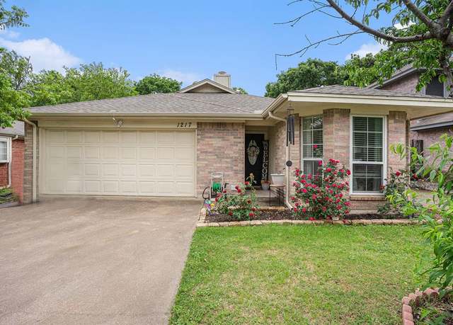 Property at 1217 Stone Creek Dr, Mansfield, TX 76063, 3 beds, 2 baths