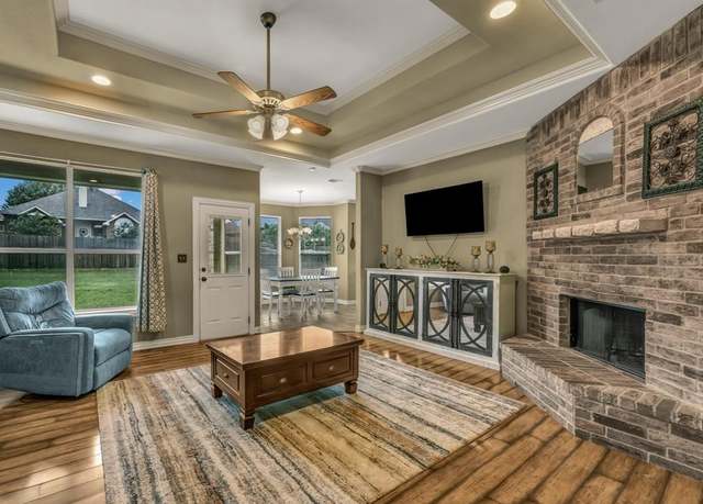 Property at 1821 Sandpiper Dr, Weatherford, TX 76088, 3 beds, 2 baths