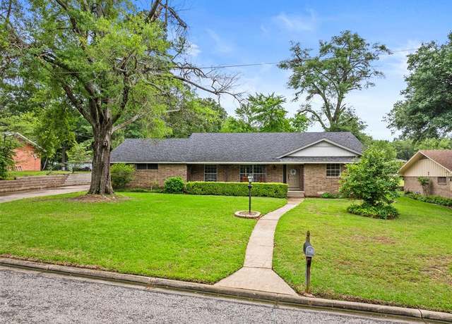 Property at 306 Dellwood Dr, Mount Pleasant, TX 75455, 3 beds, 2 baths