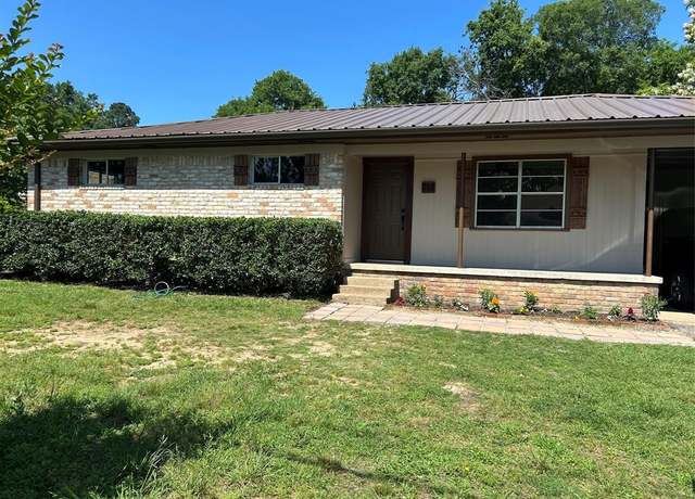 Property at 218 Lockhart, Pittsburg, TX 75686, 3 beds, 1.5 baths