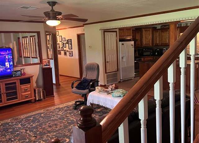 Property at 606 S Wade St, Tehuacana, TX 76686, 5 beds, 4 baths