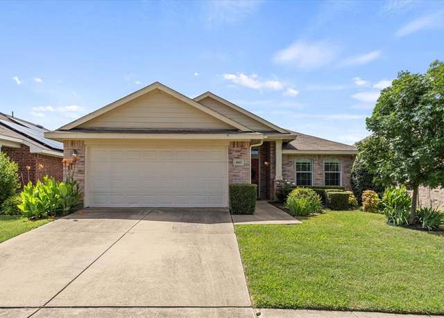 Property at 1015 Kimbro Dr, Forney, TX 75126, 3 beds, 2 baths