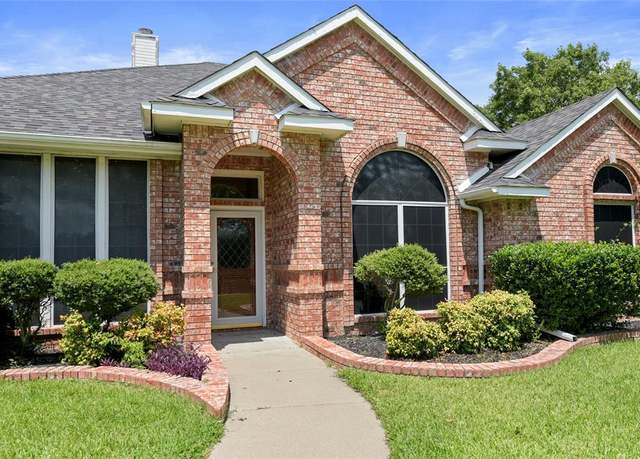 Property at 1010 Westgate Dr, Farmersville, TX 75442, 4 beds, 2 baths