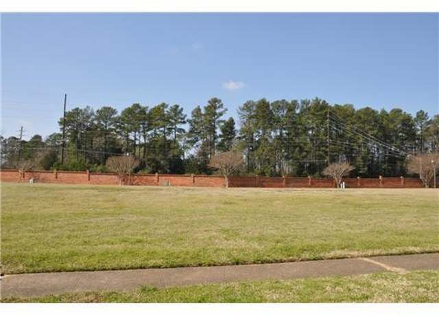 Property at 9 Spring Lake Vlg, Shreveport, LA 71106