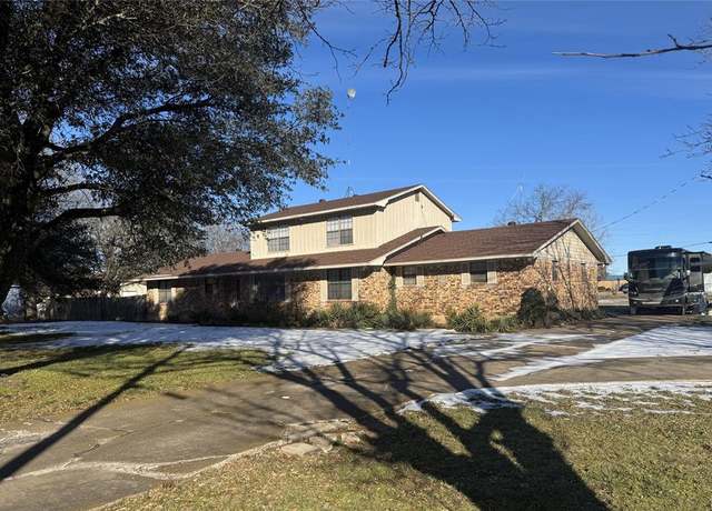 Property at 408 E Mulberry St, Leonard, TX 75452, 4 beds, 4 baths