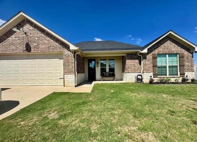 Property at 12471 Estelle Dr, Tyler, TX 75704, 3 beds, 2 baths