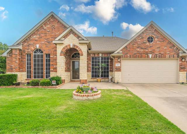 Property at 5104 Swainsons Hawk Ln, Grand Prairie, TX 75052, 3 beds, 2 baths