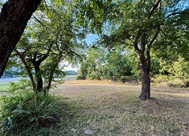 Property at 1305 Waterman St, Fort Worth, TX 76102