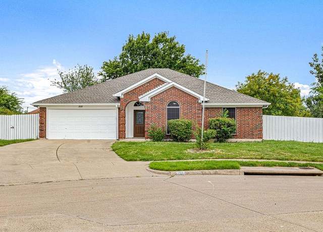 Property at 2131 Post Wood Ln, Arlington, TX 76018, 4 beds, 2 baths