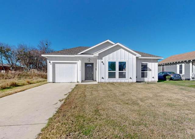 Property at 1114 E 11th Ave, Corsicana, TX 75110, 4 beds, 2 baths