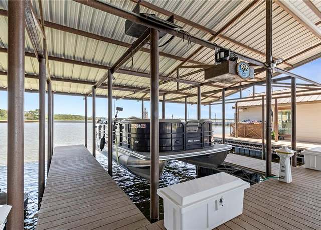 Property at 106 Pond Trl, Kemp, TX 75143, 3 beds, 2 baths