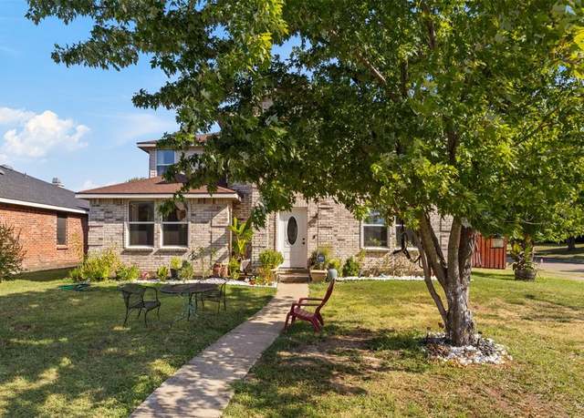 Property at 1034 Hollow Oak Rd, Lancaster, TX 75134, 4 beds, 2.5 baths