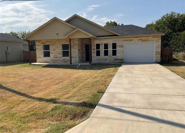 Property at 305 SW 6th St, Kerens, TX 75144, 3 beds, 2 baths