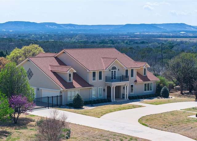 Property at 5601 Wagon Wheel Ave, Abilene, TX 79606, 5 beds, 5.5 baths