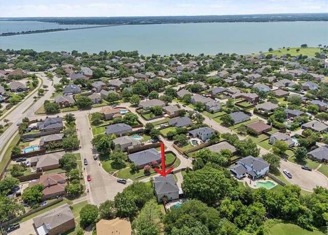 Property at 1045 Hillcrest Cir, Rockwall, TX 75087, 4 beds, 2.5 baths