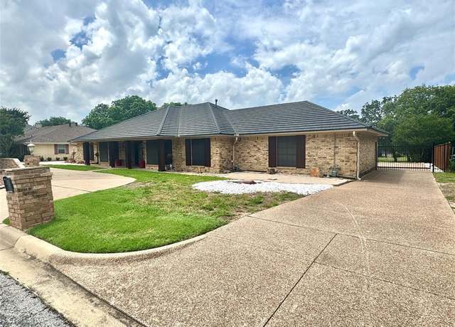 Property at 6121 Lantana Ln, Fort Worth, TX 76112, 4 beds, 3 baths