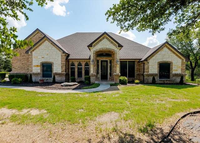 Property at 181 Churchill Cir, Weatherford, TX 76085, 4 beds, 2 baths