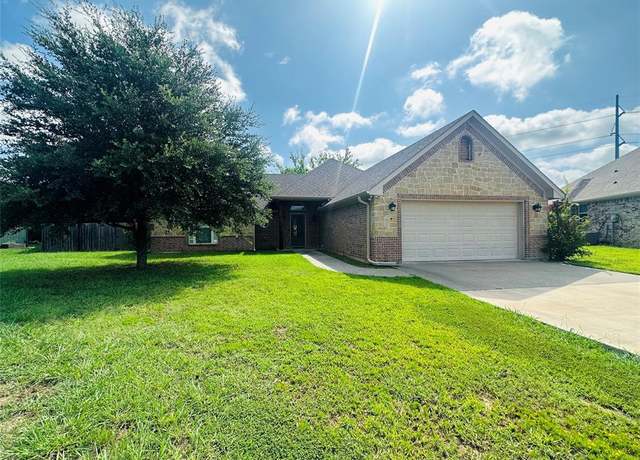 Property at 1702 Turnberry Cir, Sulphur Springs, TX 75482, 3 beds, 2 baths