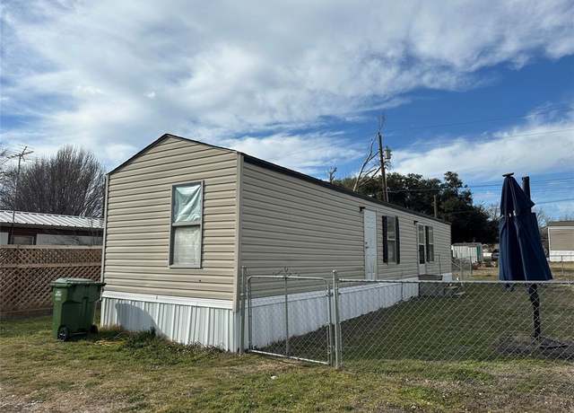 Property at 4508 Billy June Rd, Granbury, TX 76049, 2 beds, 1 bath