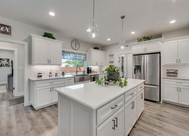 Property at 400 Sonoma Ct, Sherman, TX 75092, 4 beds, 2.5 baths