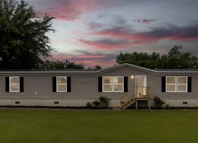 Property at 114 St Michaels Dr, Trinidad, TX 75163, 4 beds, 2 baths