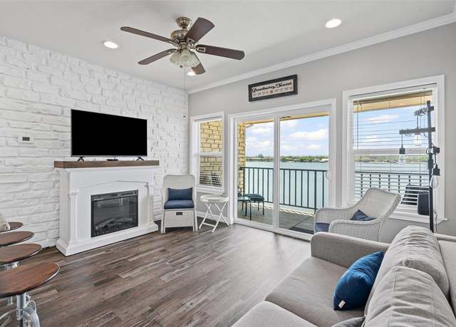 Property at 401 E Pearl St #2306, Granbury, TX 76048, 1 bed, 1 bath