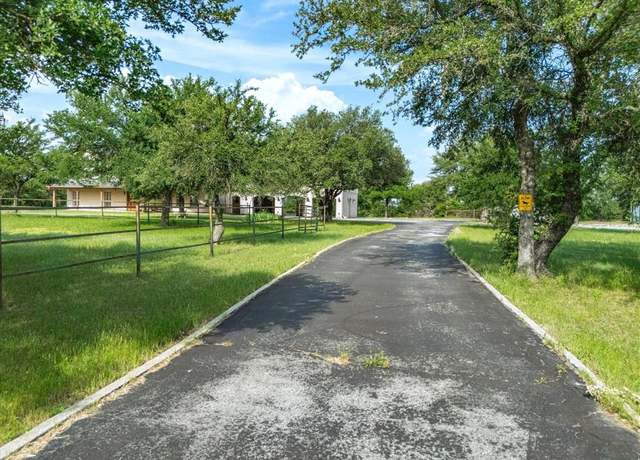Property at 333 Forest Trl, Weatherford, TX 76085, 4 beds, 3 baths