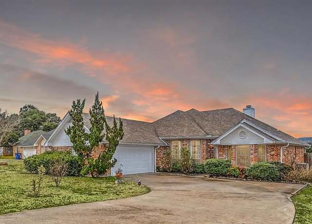 Property at 3905 Frisco Cir, Granbury, TX 76048, 3 beds, 2 baths