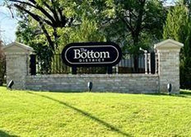 Property at 407 N Moore St, Dallas, TX 75203