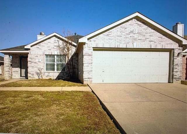 Property at 901 Mulder, Arlington, TX 76001, 3 beds, 2 baths