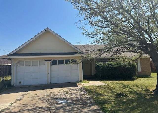 Property at 604 NE 39th Ave, Mineral Wells, TX 76067, 3 beds, 2 baths