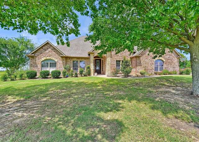 Property at 203 Sundance Dr, Van Alstyne, TX 75495, 3 beds, 2 baths