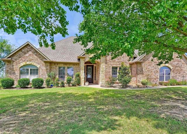 Property at 203 Sundance Dr, Van Alstyne, TX 75495, 3 beds, 2 baths