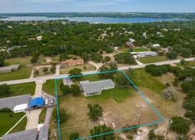 Property at 3610 Lakeshore Dr, Weatherford, TX 76087, 3 beds, 2 baths