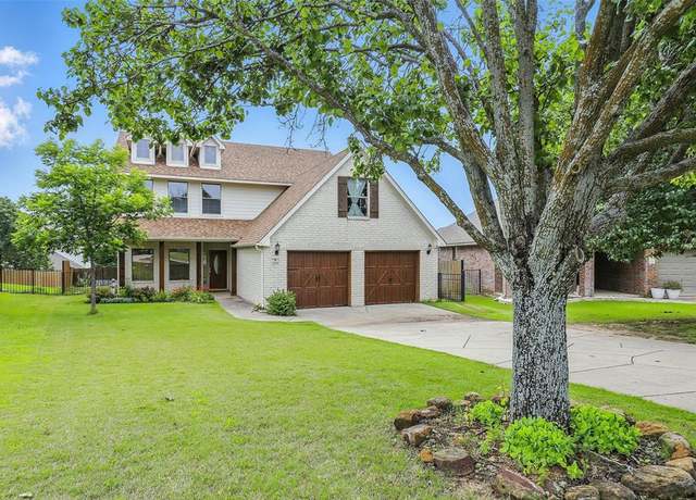 Property at 2824 Greenway Dr, Burleson, TX 76028, 4 beds, 3 baths